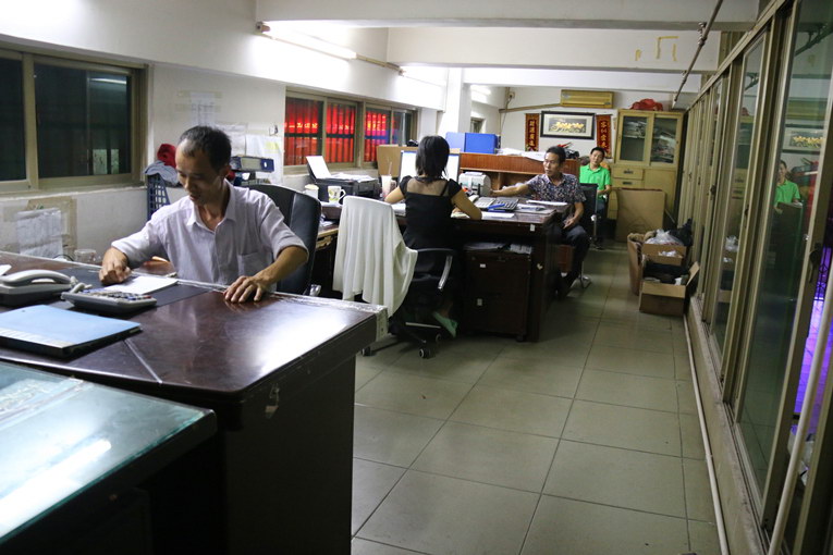 客户跟单办公室