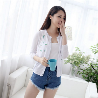 小花刺绣针织小外套